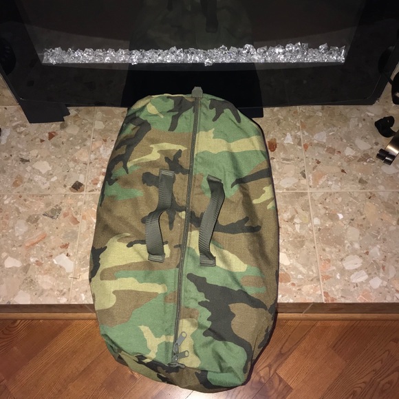 Large and medium camouflage duffel bags - Picture 4 of 4